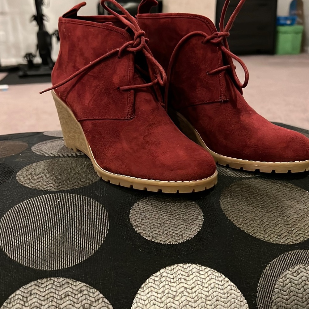 Like new!! Bass Burgundy Wedge Bootie Size 8.